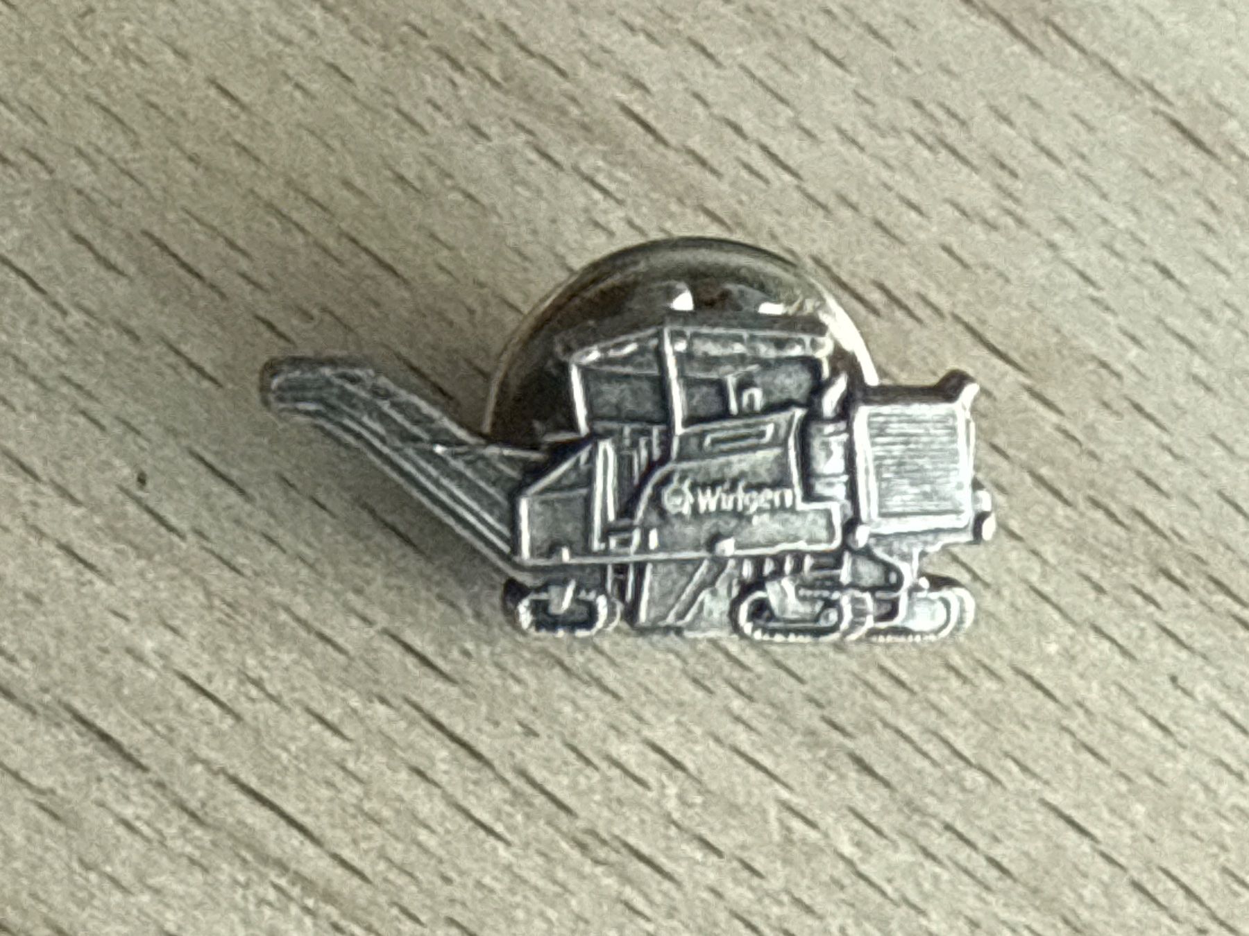Placchette & Badge: Pin Wirtgen Baumaschine – Usato da Glattbrugg venduto da Schweigmatt