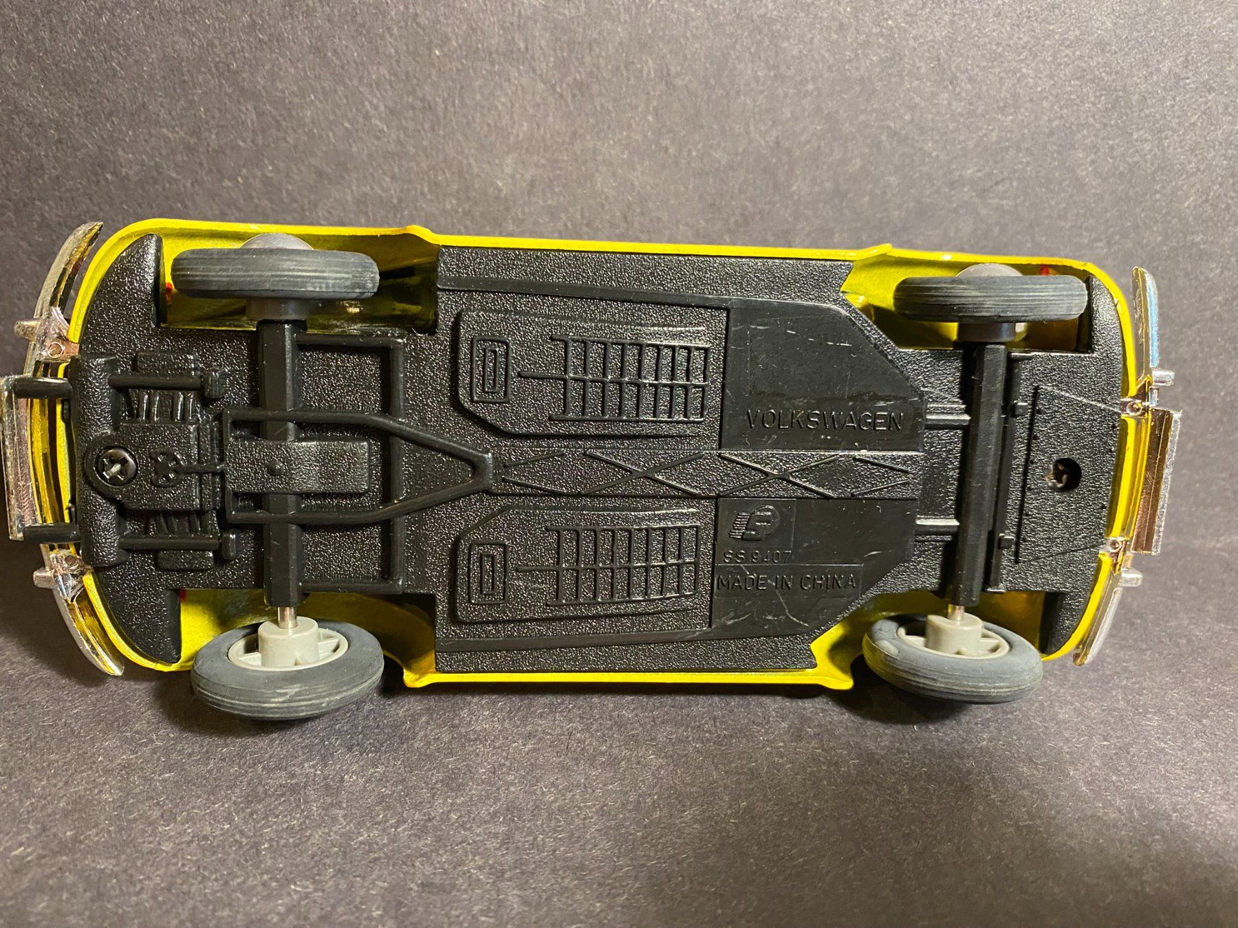 Volkswagen Modellautos: VW Oval Käfer 1:24 – Gebraucht aus Spiez von Mlandcruiser 9