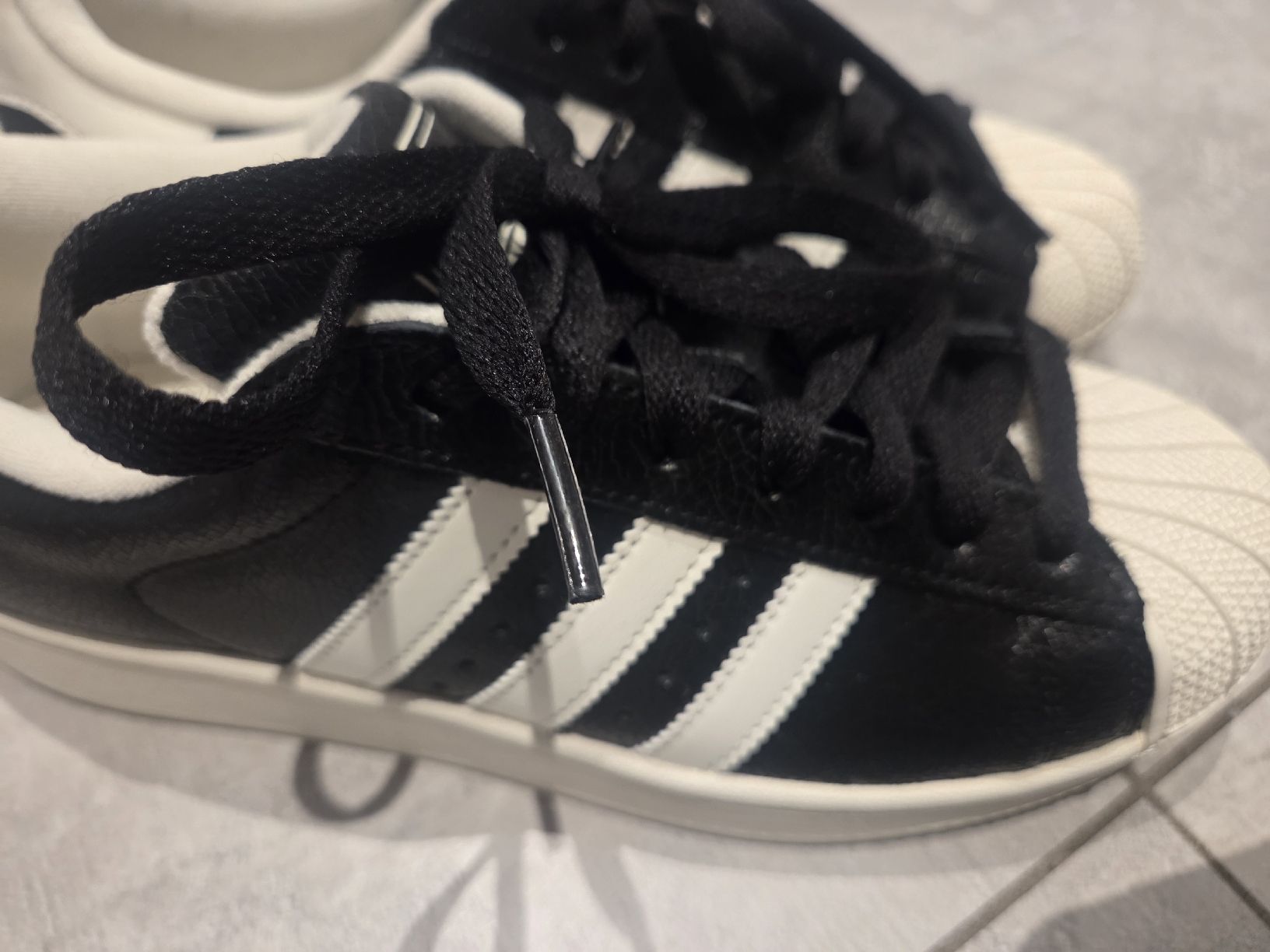 Adidas Scarpe da uomo: neue Adidas superstar gr.40 2/3 – Nuovo (secondo la descrizione) da bellinzona venduto da zeus6535 1