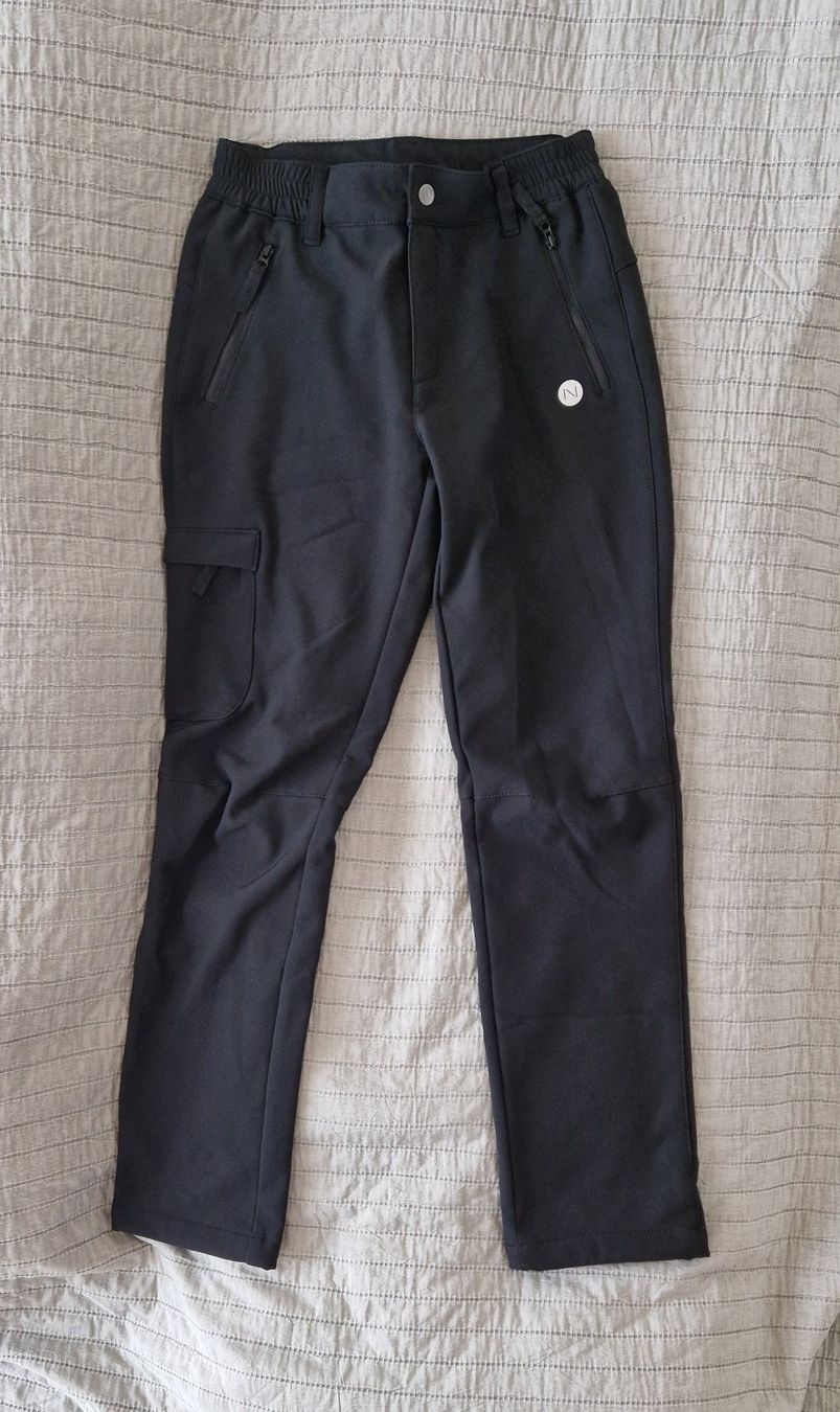 46 Nord Pantalons: Kinder Softshellhose, schwarz, Gr. 152 – D'occasion à Adliswil par Giraffe2013