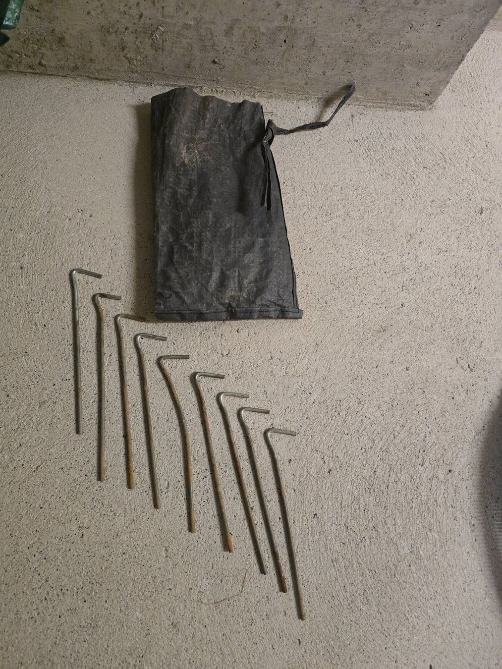 Tende : Zeltstangen Metall mit Sack – Usato da Montlingen venduto da brige67 1