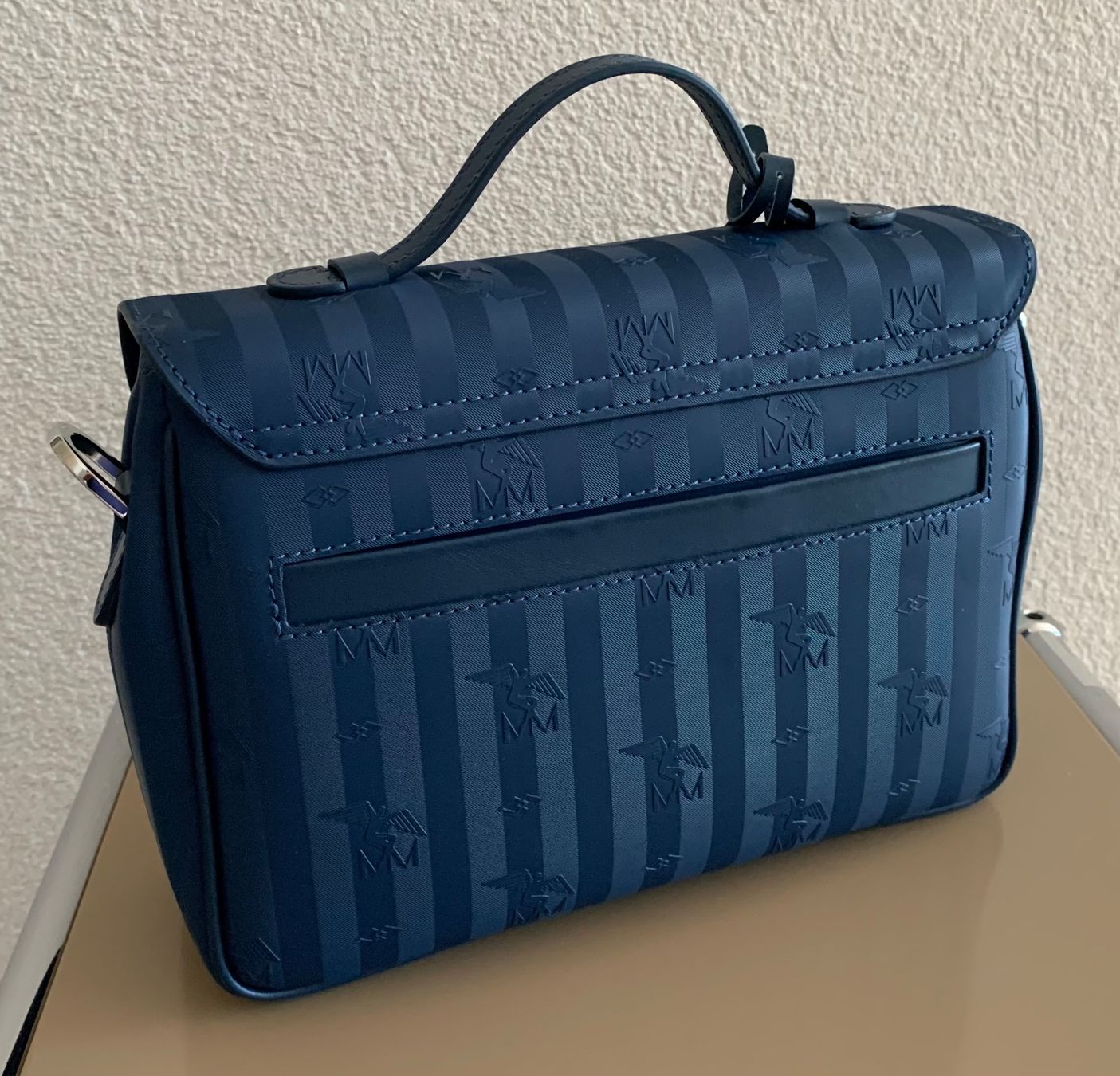 Maison Mollerus Taschen für Damen: MAISON MOLLERUS Marly deep blau silber, NEU – Neu und originalverpackt aus Mettmenstetten von srca 1