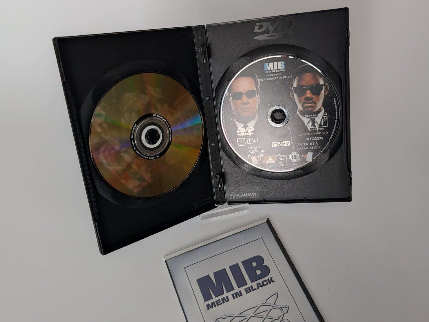 Tutti i DVDs: Men in Black Special Limited Edition – Usato da Ostermundigen venduto da TradeLab 2