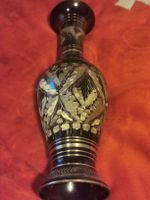 Vase mit goldenen Ornamenten