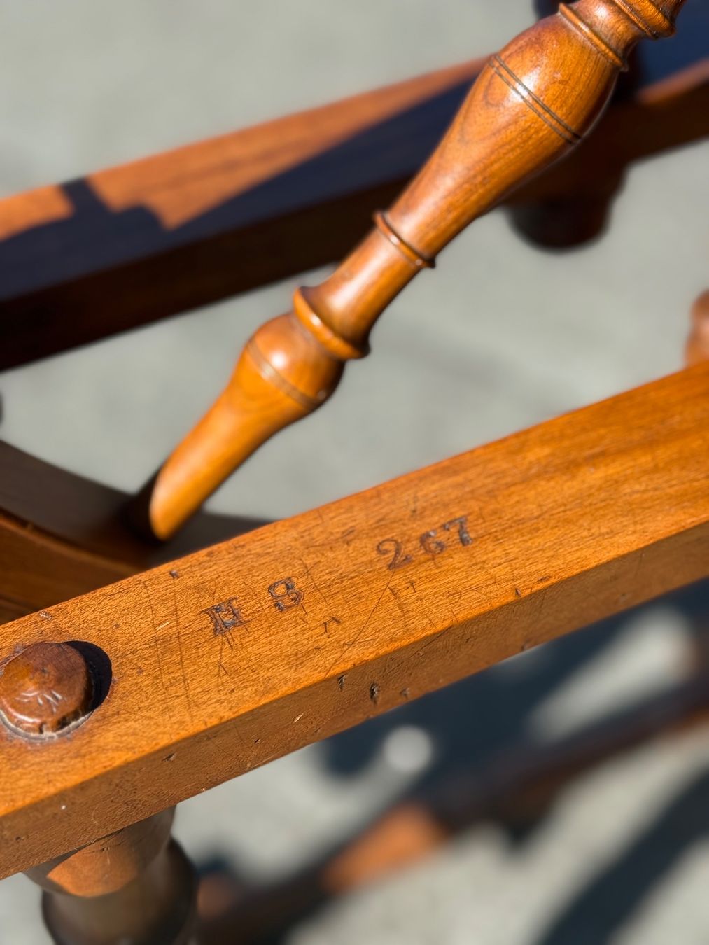 Spinnräder: Antikes Spinnrad aus Holz – Gebraucht aus Klingnau von Umweltklinik 7