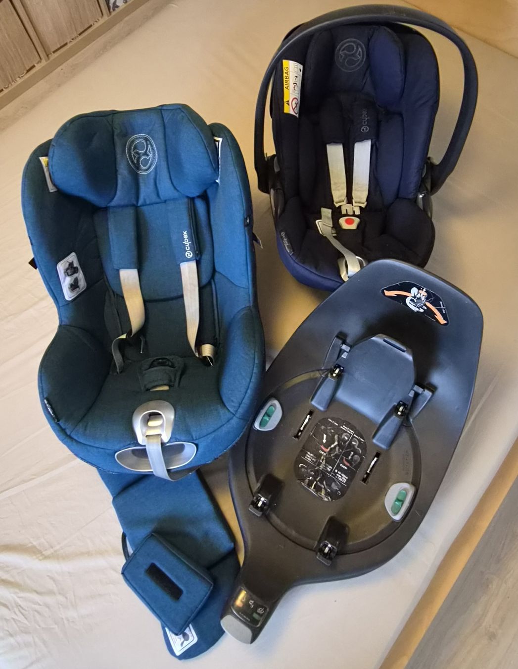 Cybex Auto-Kindersitze: Cybex Cloud Z Babyschale + Sitz + Isofix-Basis – Gebraucht aus Winterthur von Pixi