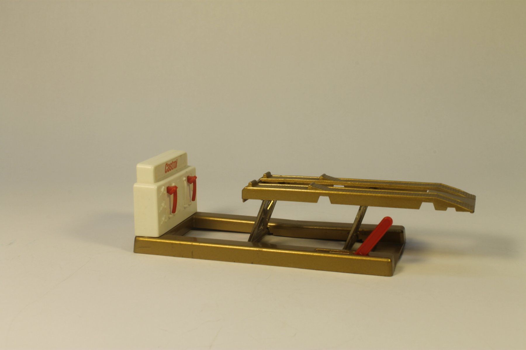 Matchbox Modellautos: Matchbox Accessory Pack A1C Service Ramp – Gebraucht aus Zofingen von Trukli58