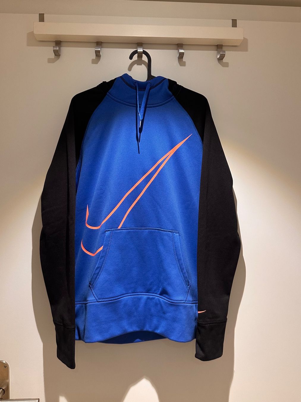 Nike Pullover & Sweatshirts: Nike Hoodie (Kapuzenpulli) – Neu (gemäss Beschreibung) aus St. Gallen von sar_cj5j 1