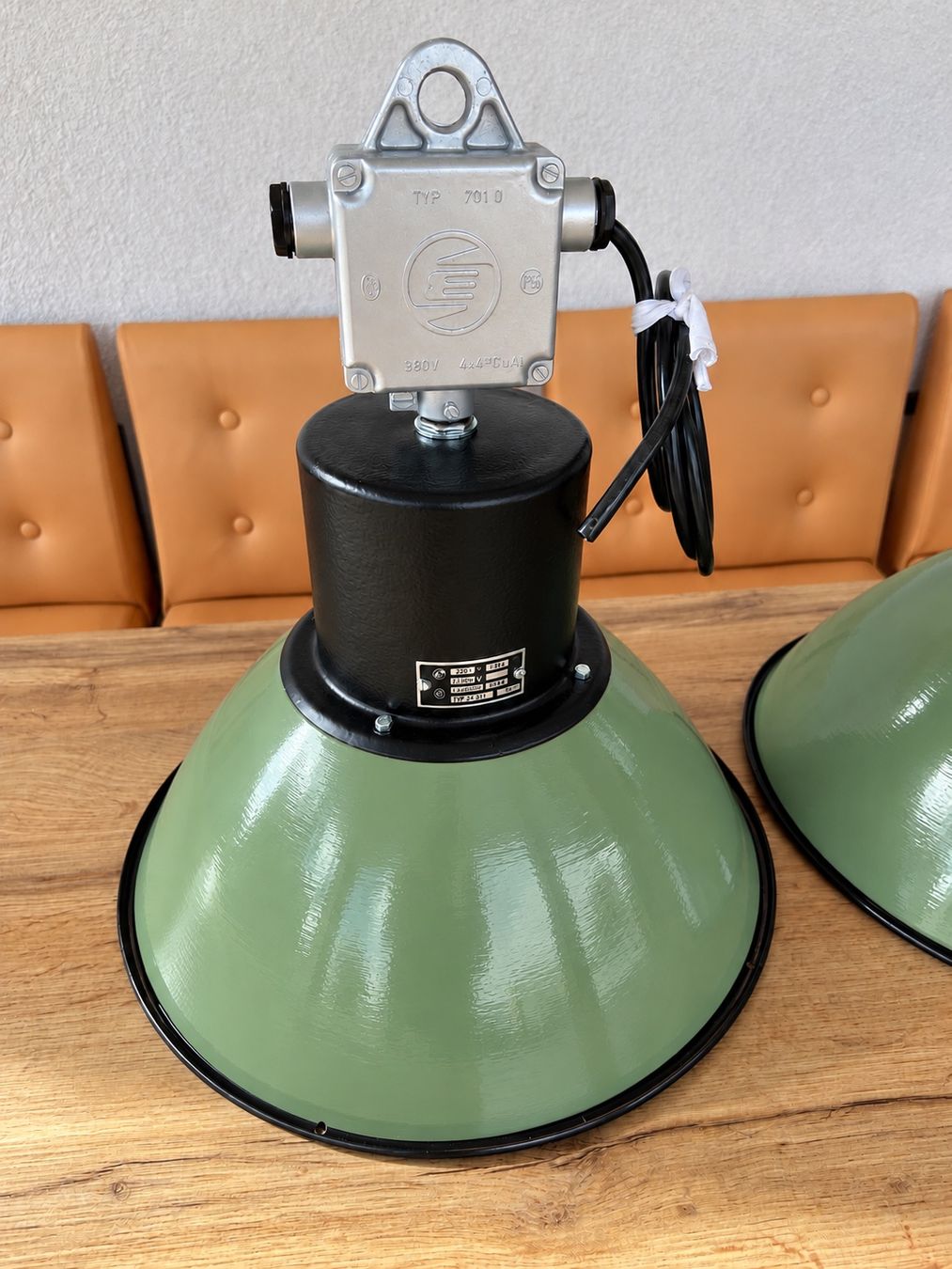 Lampade: 3 alte mintgrün Industrielampen – Usato da Zweisimmen venduto da Belinator1969 3