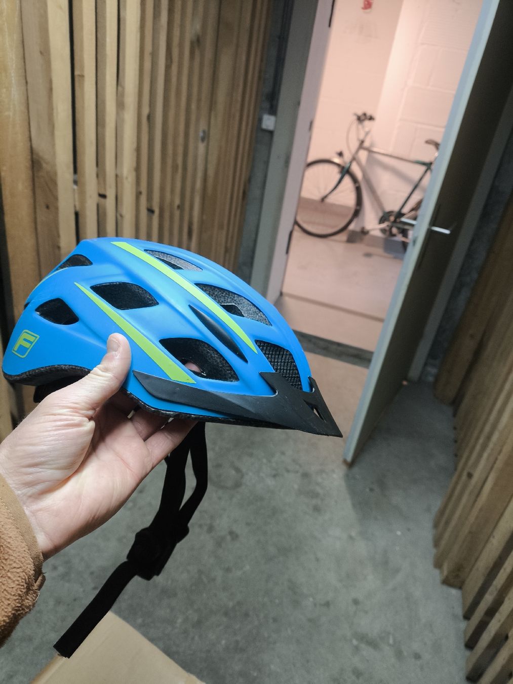 Caschi: Helm 🚲 – Nuovo e nell'imballaggio originale da Münchenbuchsee venduto da ben_vbw7