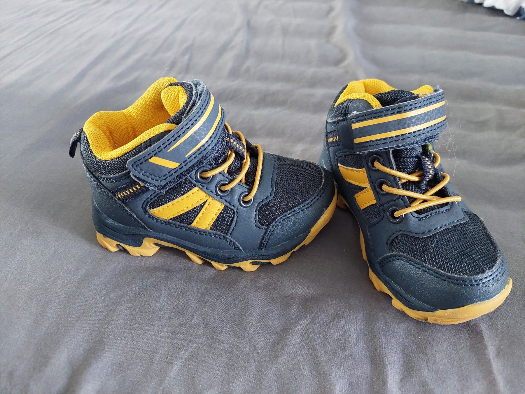 Scarpe per ragazzi: SMILE TURNSCHUH GR. 22 – Usato da Münchenstein venduto da Strupfi 1