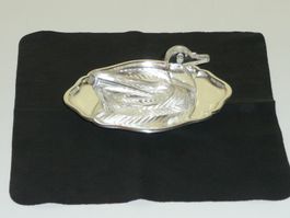 Ente aus Kristall mit Unterteller und Zange versilbert.