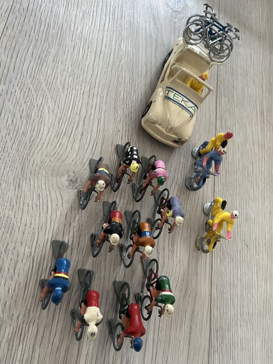 Lots de 4 coureurs cyclistes en plomb - Vintage - Collection