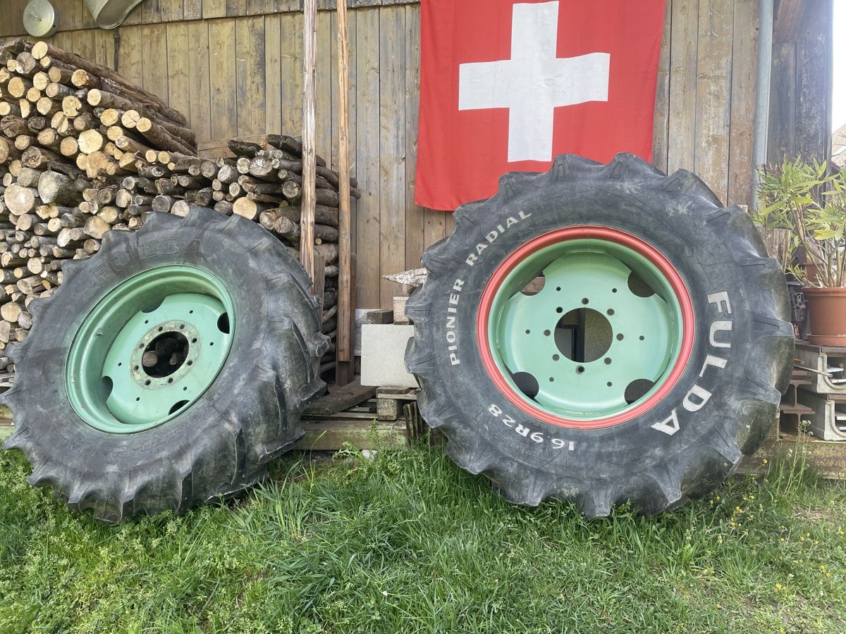 Pneumatici & Ruote complete: Kompletträder Bührer 16.9R 28 – Usato da Bäretswil venduto da volvo-fh12