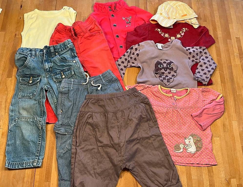 Lotti & Set di vestiti: Kleiderpaket Grösse 86, Mädchen, ca. 15 Teile – Usato da Zürich venduto da barbarajo 1