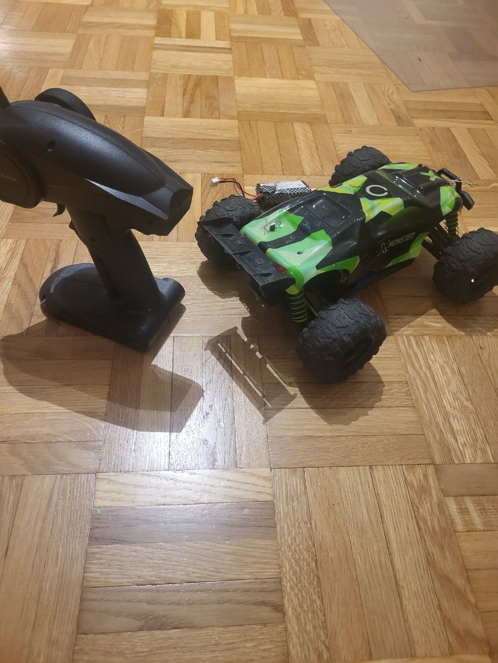 RC Kits de montage: Voiture RC XMonster avec télécommande et batterie – D'occasion à Petit-Lancy par fla_8nqw 1