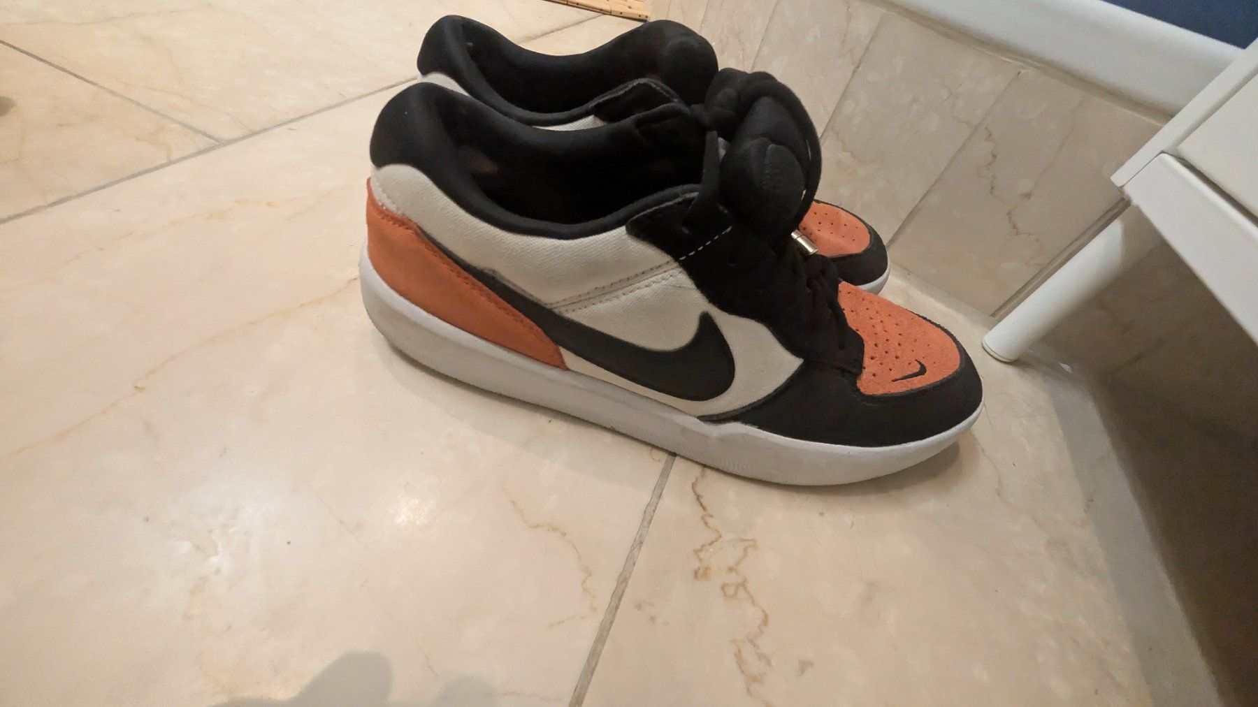 Nike Scarpe da uomo: Nike Schuhe mit box – Usato da Bern venduto da Emmanouel