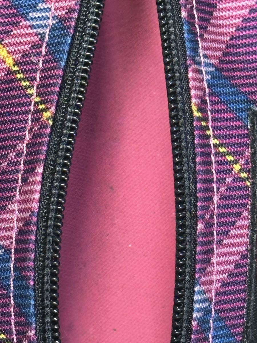 Eastpak Astucci : Astuccio Eastpak scozzese viola, blu e rosa – Usato da Novazzano venduto da my_market_place97 2