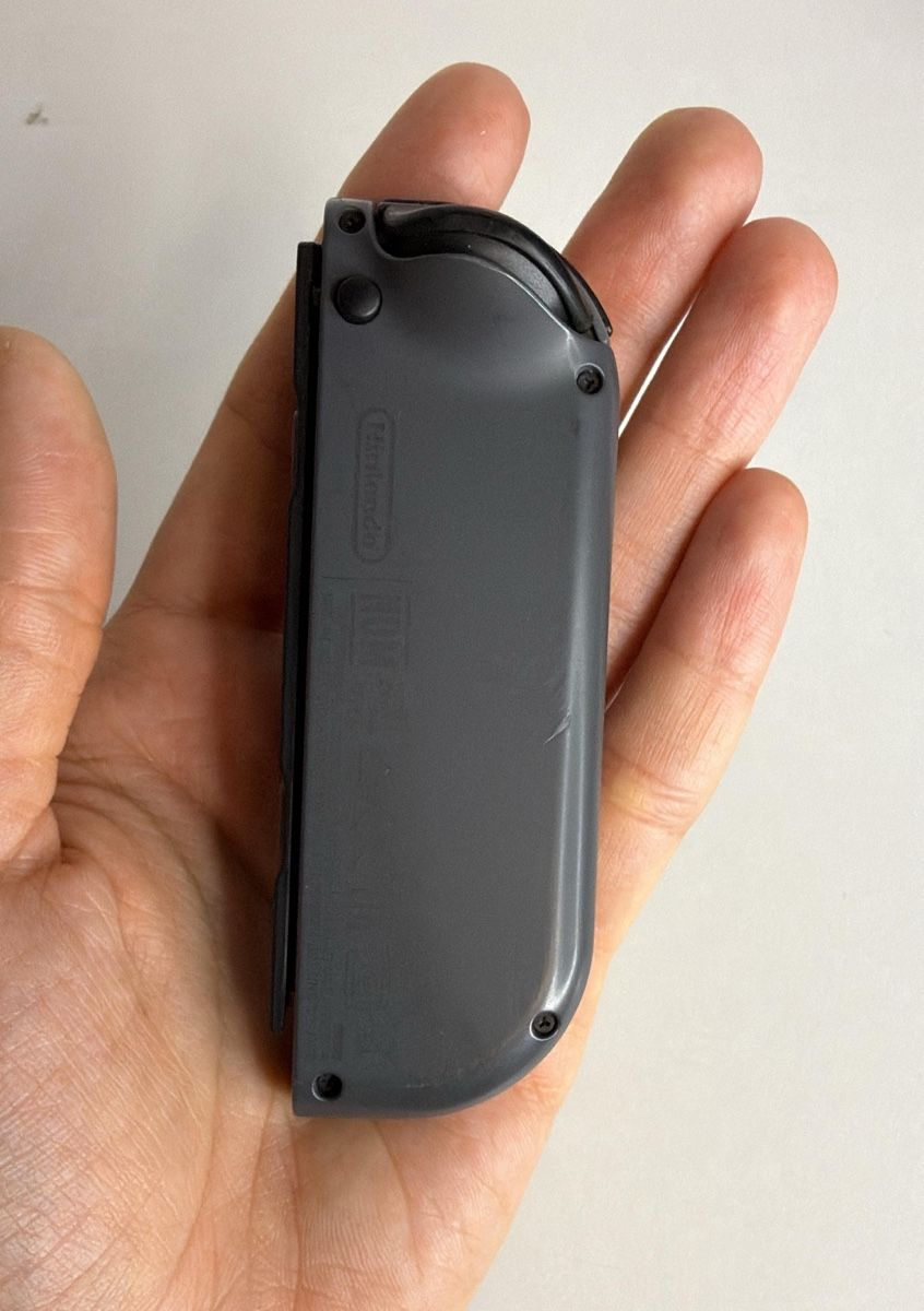 Nintendo Controller: Nintendo Switch Joy-Con Controller grey - works great! – Usato da Ehrendingen venduto da bubulence 1