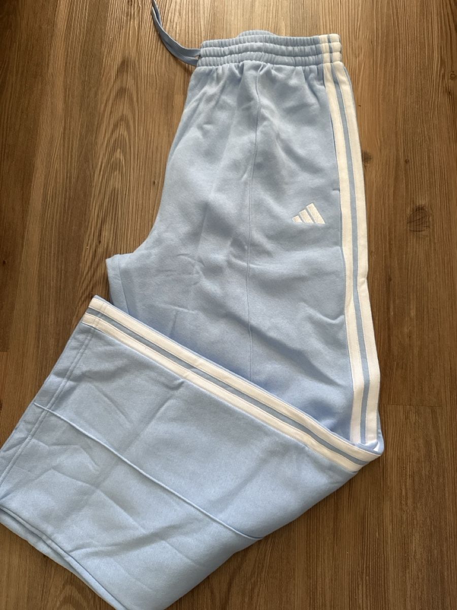 Adidas Hosen: Adidas Sporthose hellblau Grösse XL – Neu (gemäss Beschreibung) aus Wädenswil von Midas04