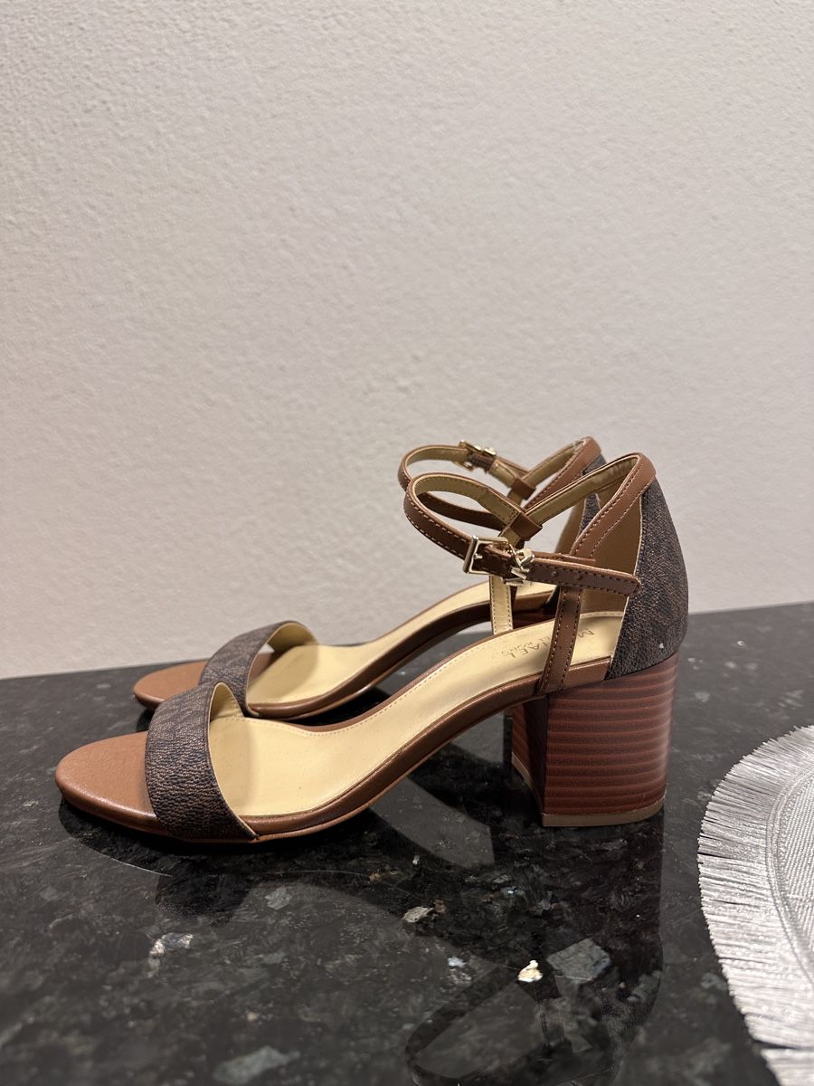 Michael Kors Scarpe da donna: Michael Kors Sandalen, braun – Usato da Oberurnen venduto da nes_8xqt 1