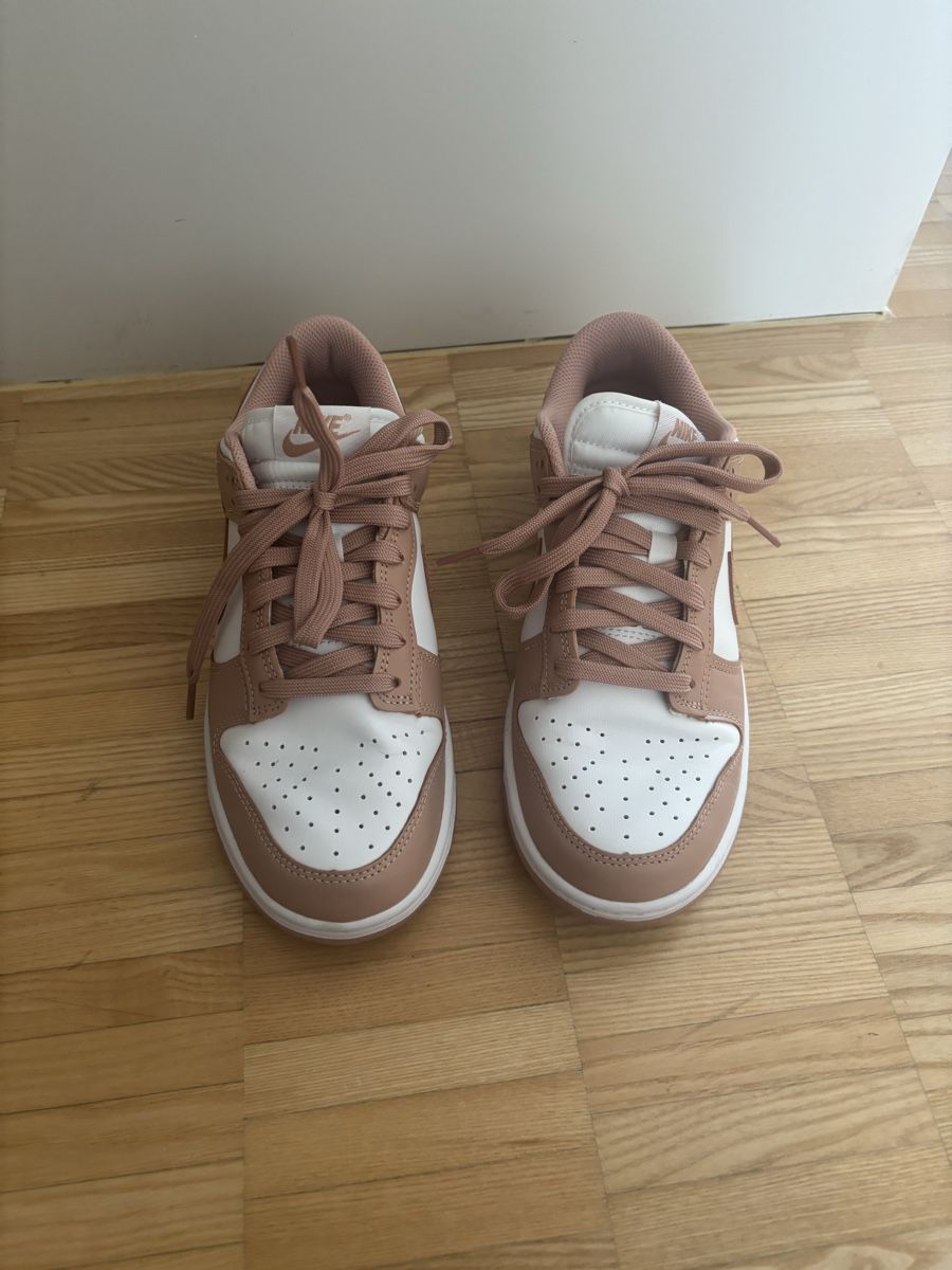 Nike Scarpe da donna: NIKE Dunke Low - zart rosa – Usato da Jona venduto da mar_b5y2