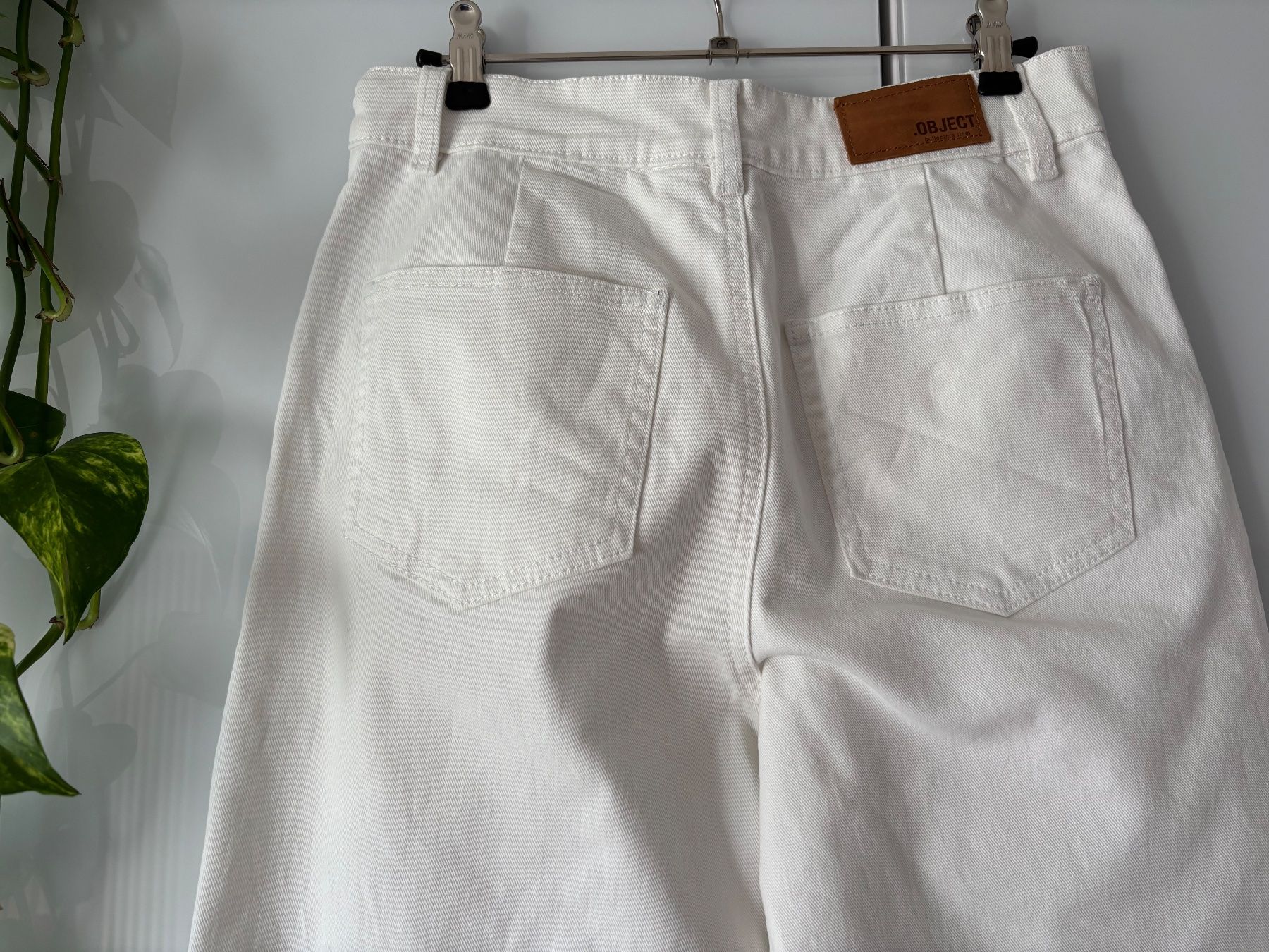 Jeans: OBJECT weisse Jeans Gr. M – Usato da Zürich venduto da missmodernage 3
