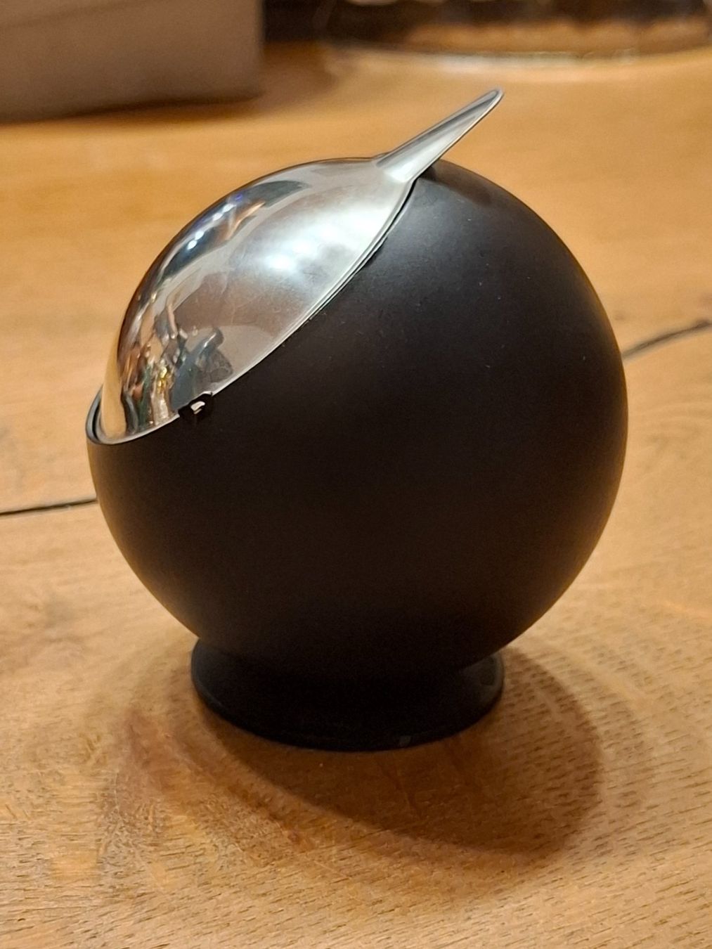 Portacenere: Space Age Quist Kugelascher / Aschenbecher in schwarz/silber – Usato da Schlieren venduto da Norauro