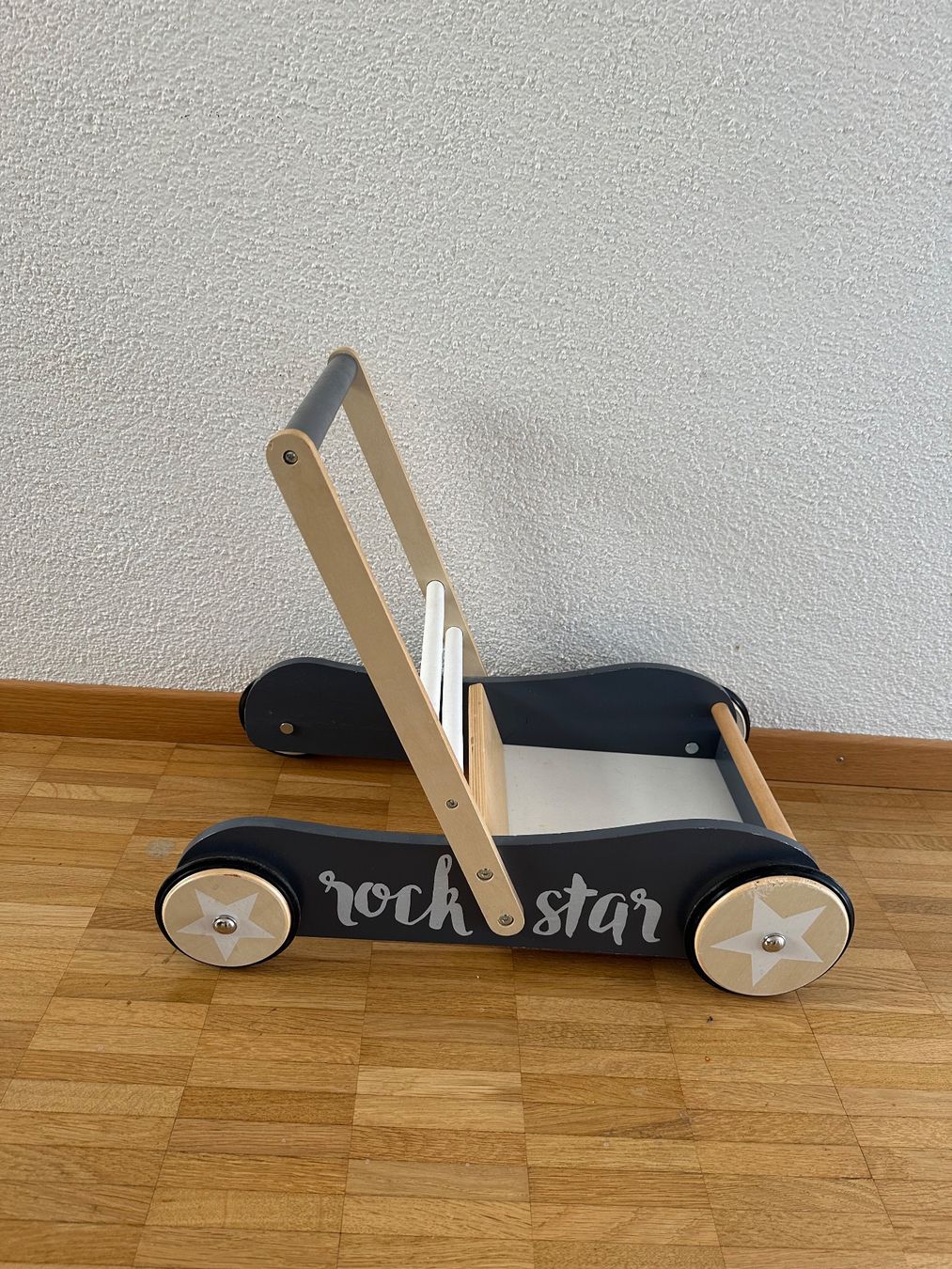 Veicoli per bambini: Rock Star Lauflernwagen aus Holz – Usato da Bern venduto da Ce_li_ne