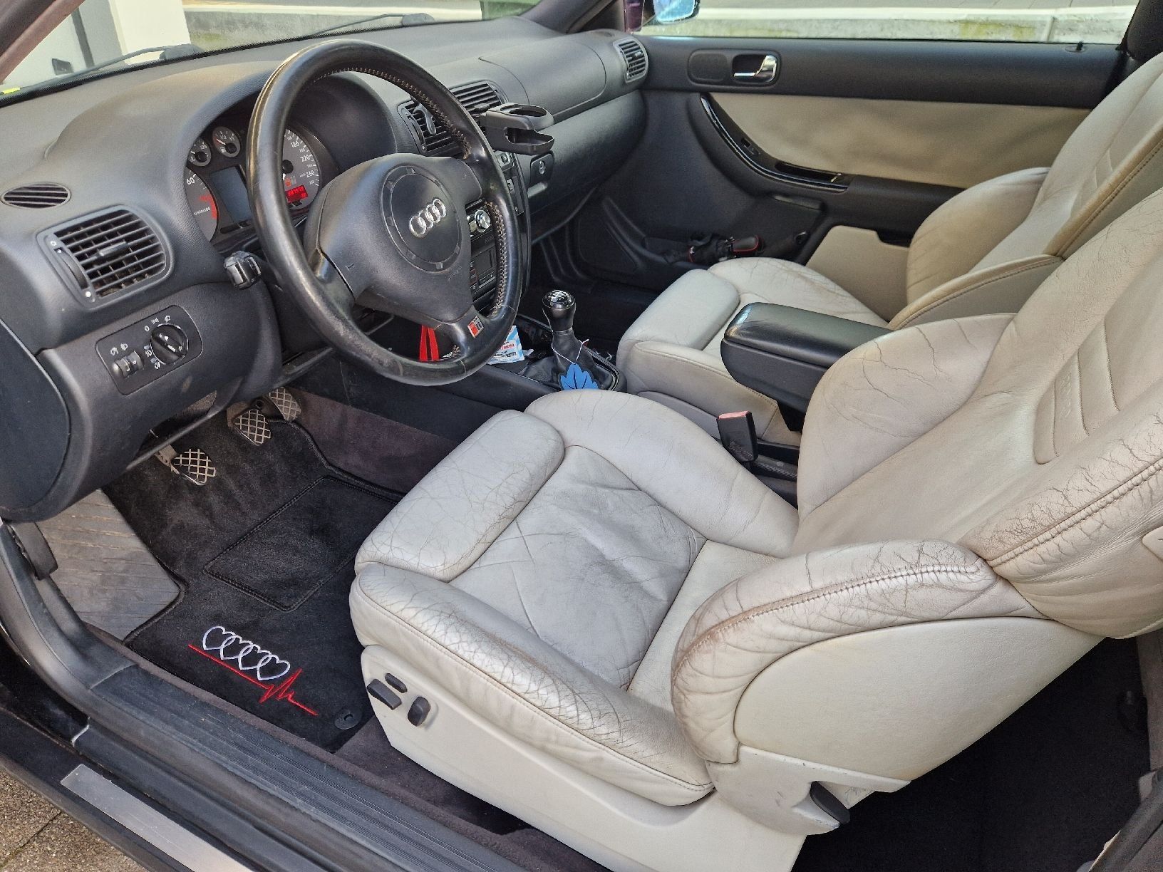 Audi Tutti pezzi di ricambio auto: Audi S3 8l Lederausstattung beige – Usato da Bazenheid venduto da Roger-R8
