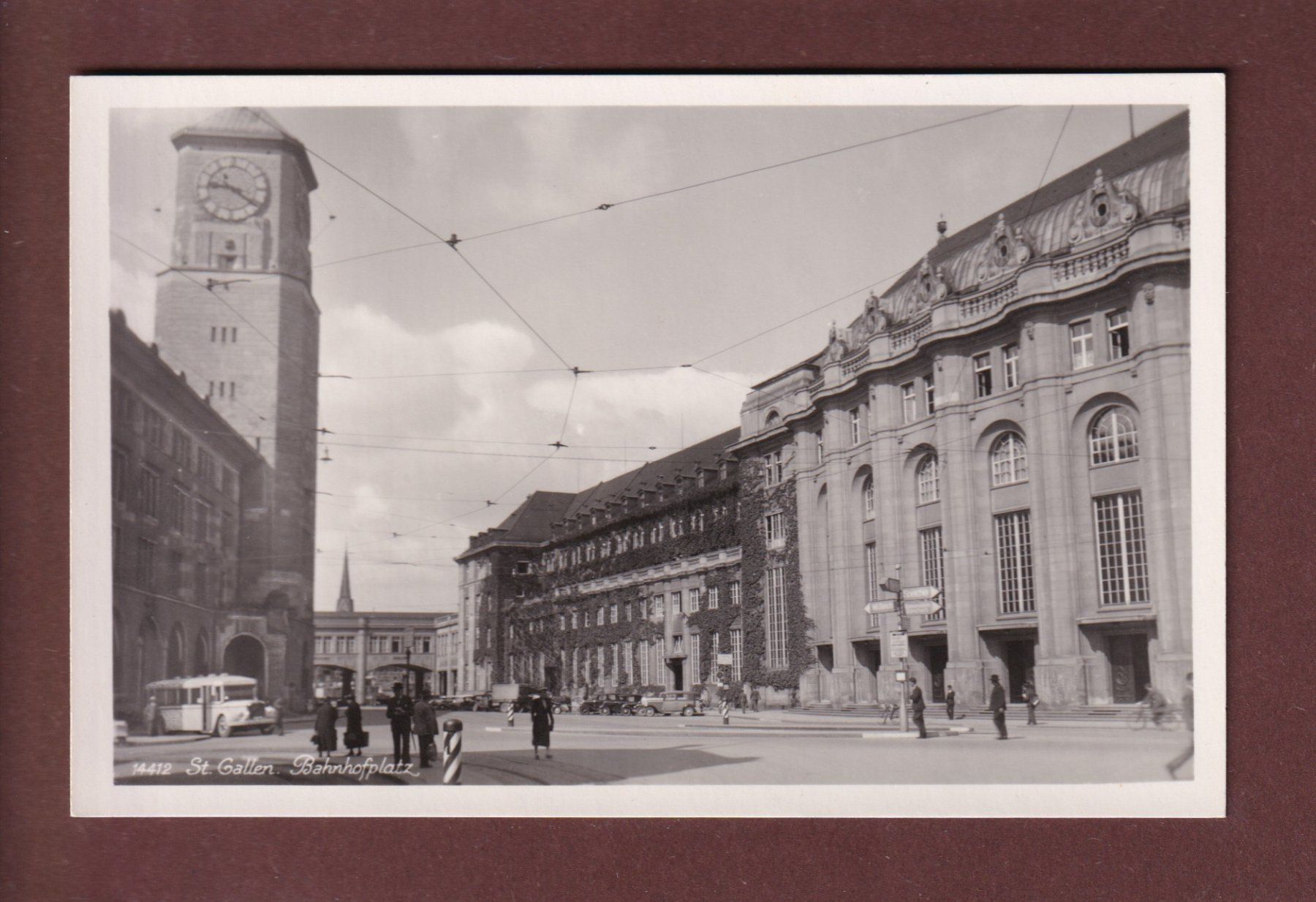 Cartoline postali: ST. GALLEN - Bahnhofplatz - Bus – Usato da Pully venduto da nicecards