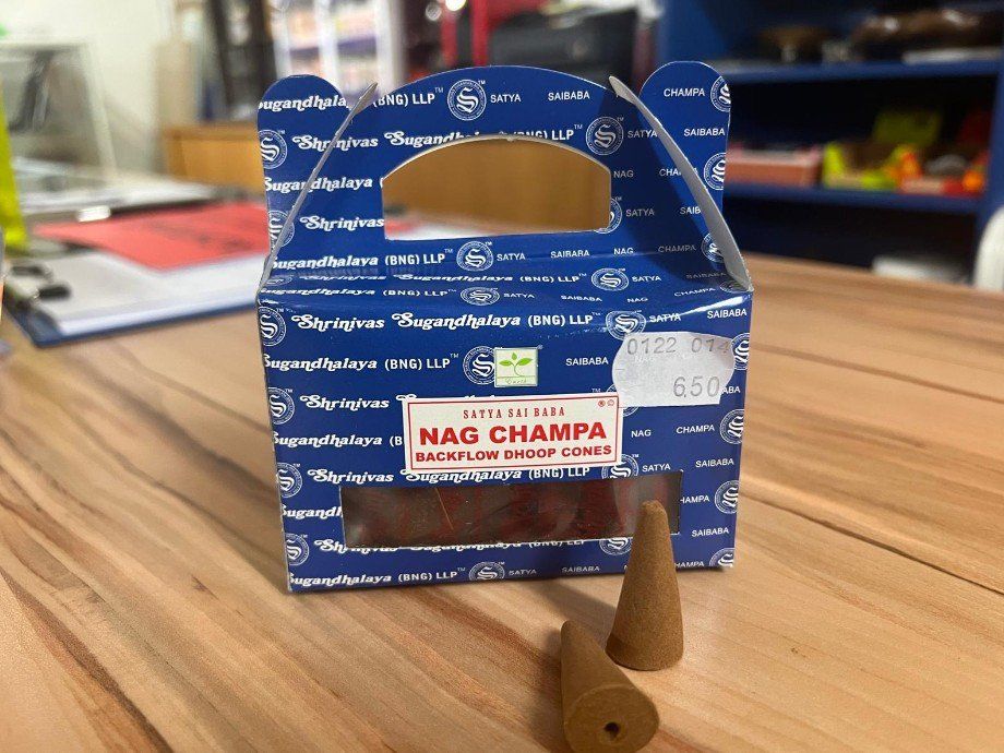 Candele: Backflow Cones "Nag Champa", Satya, 24 Stk – Nuovo e nell'imballaggio originale da Buchs SG venduto da Pocolocoli
