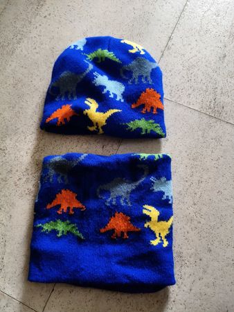 Kindermütze und Schlauchschal mit Dinos blau 