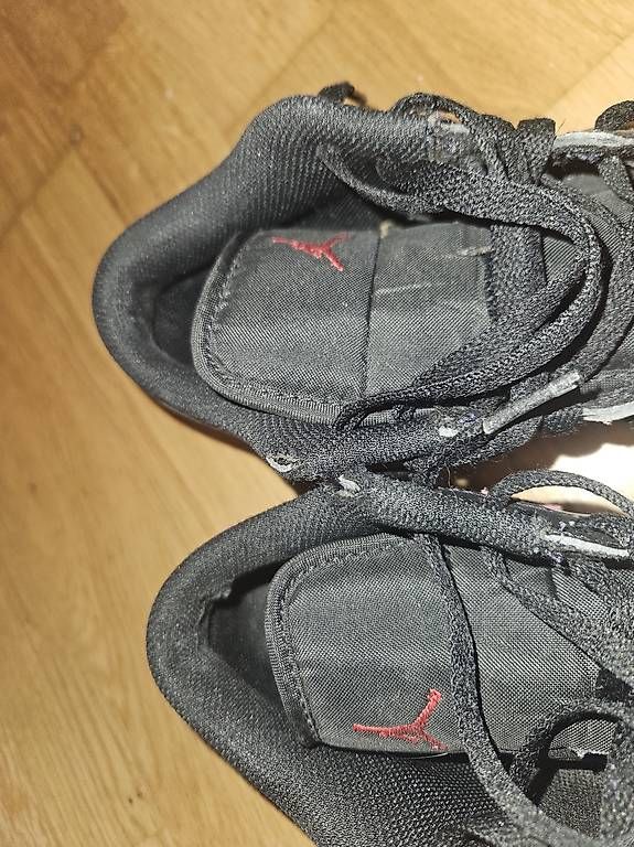 Scarpe da uomo: Nike air Jordan 1 – Difettoso da Vétroz venduto da rub_cl2j
