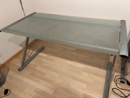 Moderner Schreibtisch mit Glasplatte & Metallgestell