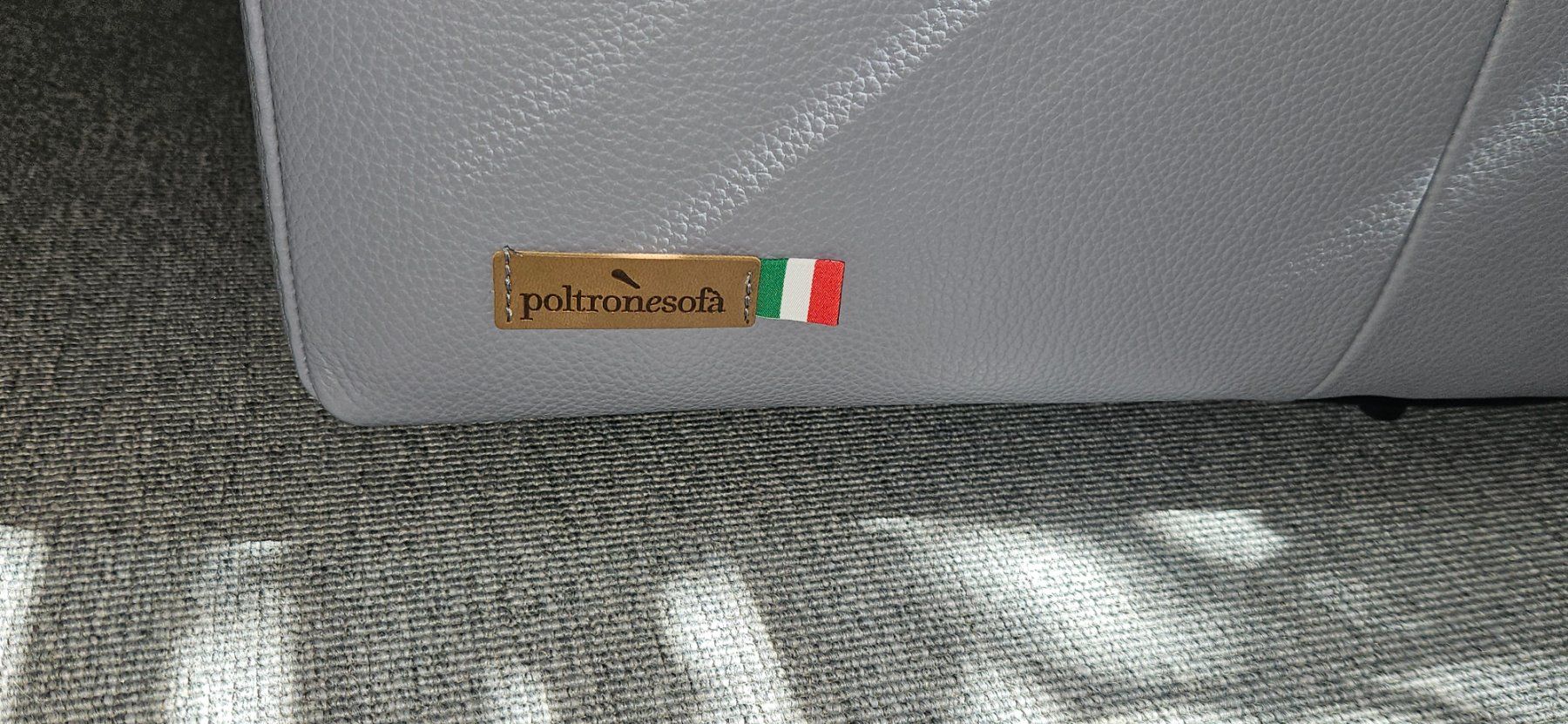 Poltrone: 2 Fauteuils PoltroneSofa, Leder, hellgrau, NEU & UNGEBRAUCHT – Nuovo e nell'imballaggio originale da Liebefeld venduto da bro-61 5