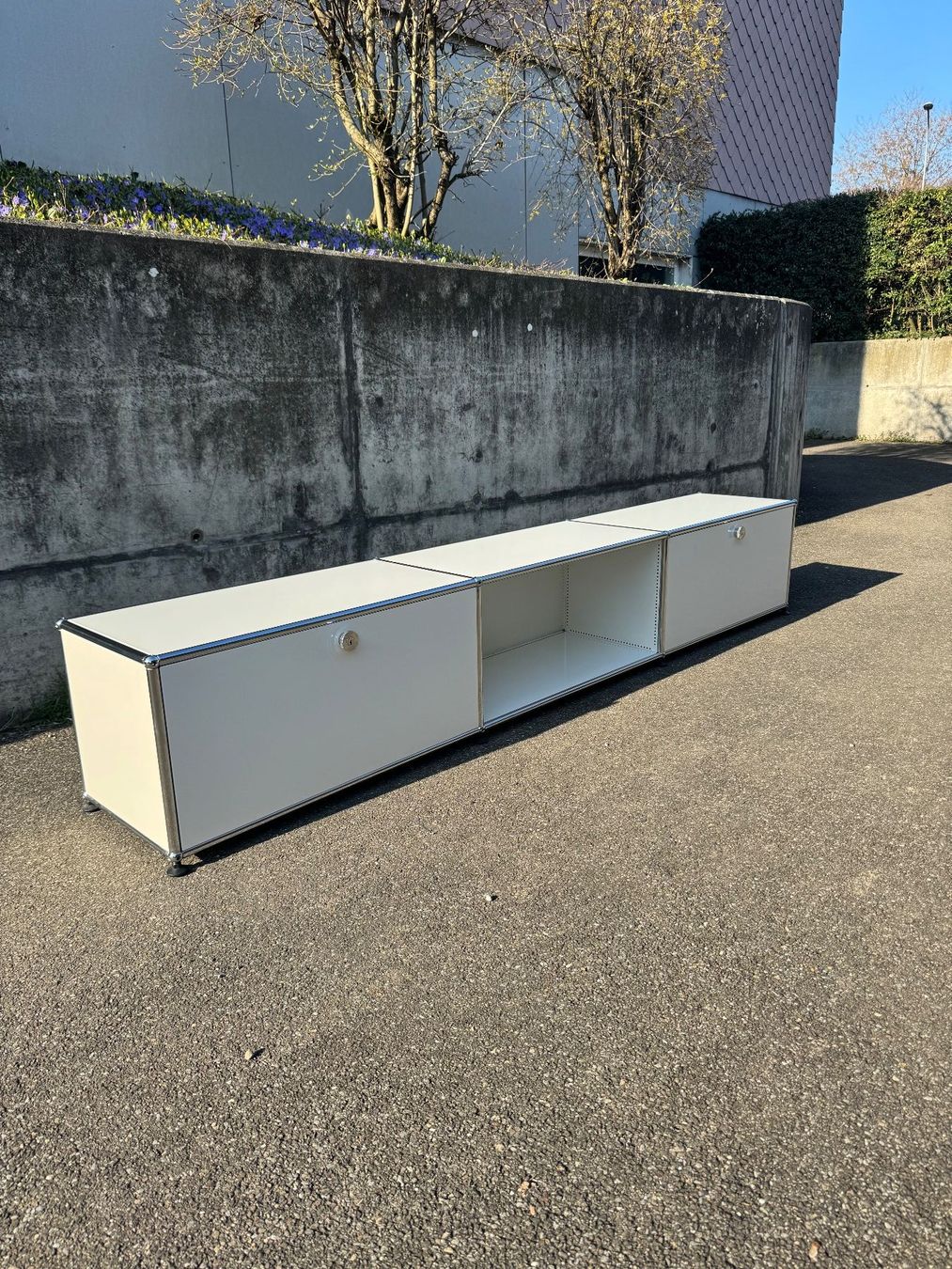 USM Regale: USM Haller Lowboard Reinweiss – Gebraucht aus Nürensdorf von donmiguel7