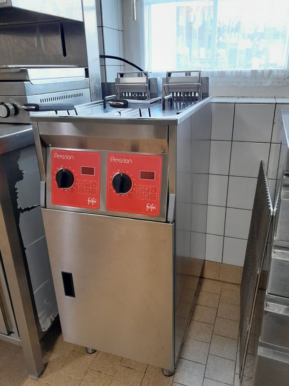 Frifri Elettrodomestici da cucina: FriFri Precision 422 Standfritteuse – Nuovo (secondo la descrizione) da Appenzell venduto da adlerhotel 1