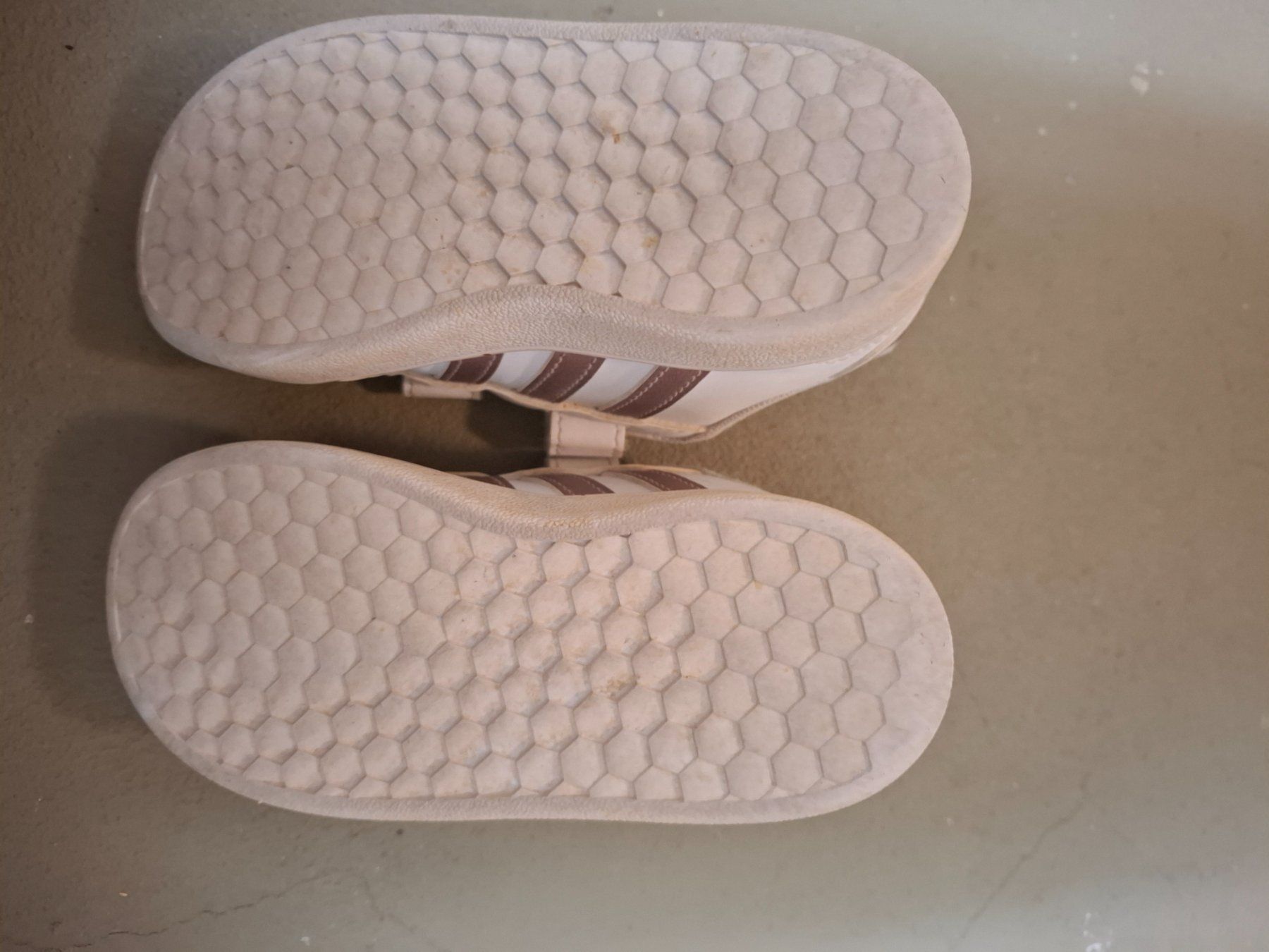 Adidas Scarpe per ragazzi: Adidas Schuhe 24 – Usato da Galgenen venduto da 27hours 2