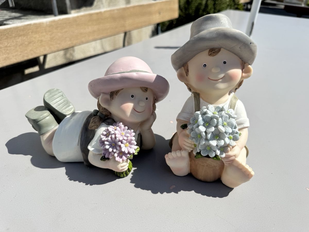 Tutte le decorazioni: Dekofiguren Kinder mit Blumen Set 2 Stück – Usato da Wangen SZ venduto da ang_vcw8