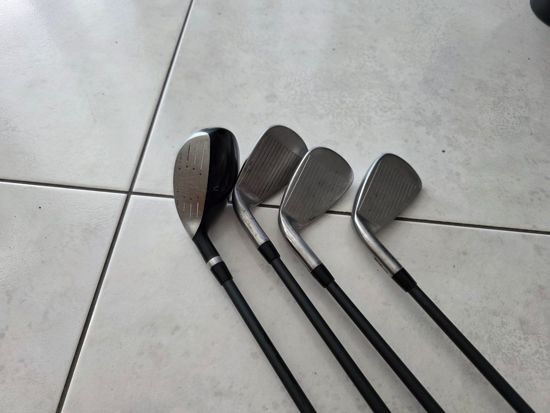Wilson Mazze & Set: Wilson Profile / Migros Golf Einsteiger-Set (Standbag + 4 Sc – Usato da Villmergen venduto da ram_8vkv 4