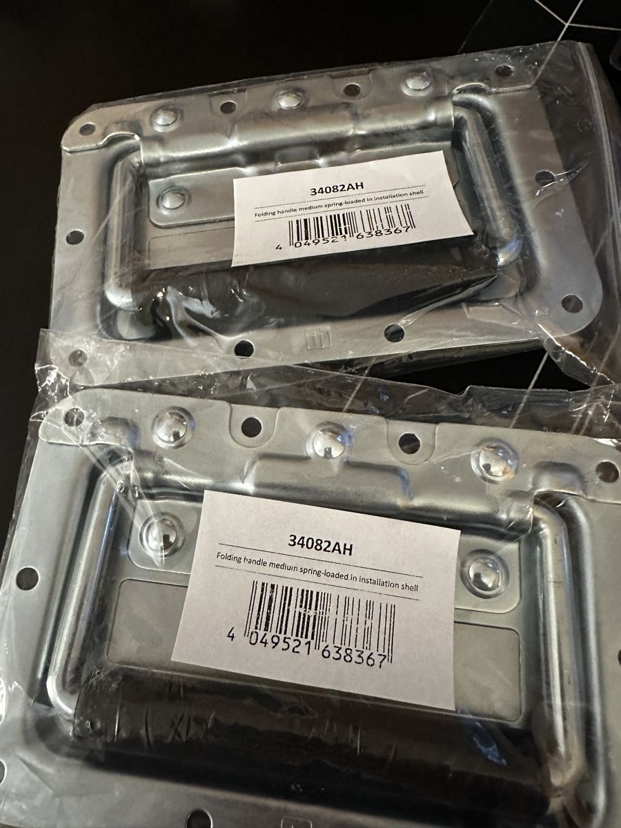 Wandhalterungen: Klappgriff Adam Hall mit 8mm tiefer Einbauschale – Neu und originalverpackt aus Oberuzwil von bookforest 1