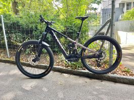 Pivot Shuttle AMP‘D E-Bike mit Avonix MS2 Gr.MS