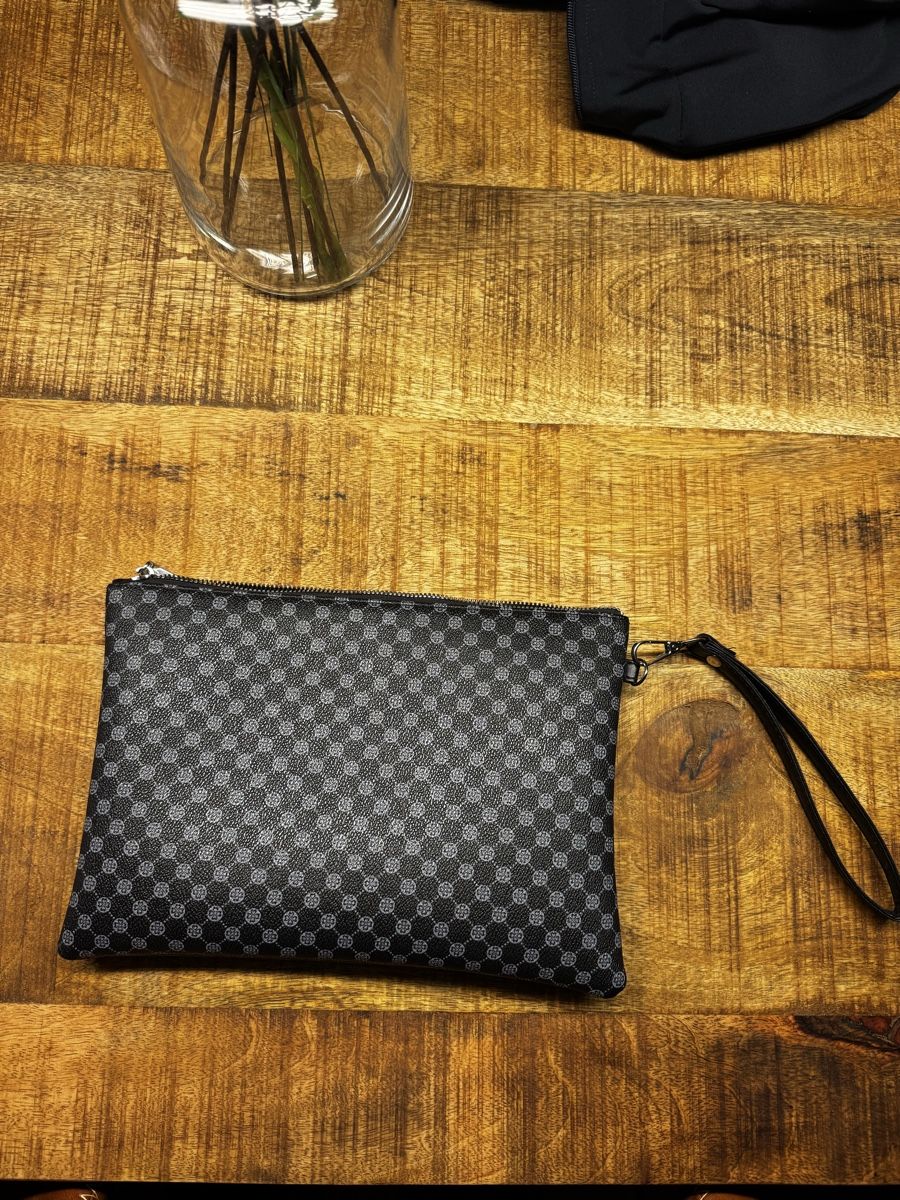 Taschen: Stylish Checkered Clutch Bag – Neu (gemäss Beschreibung) aus Seuzach von Wolf936 1
