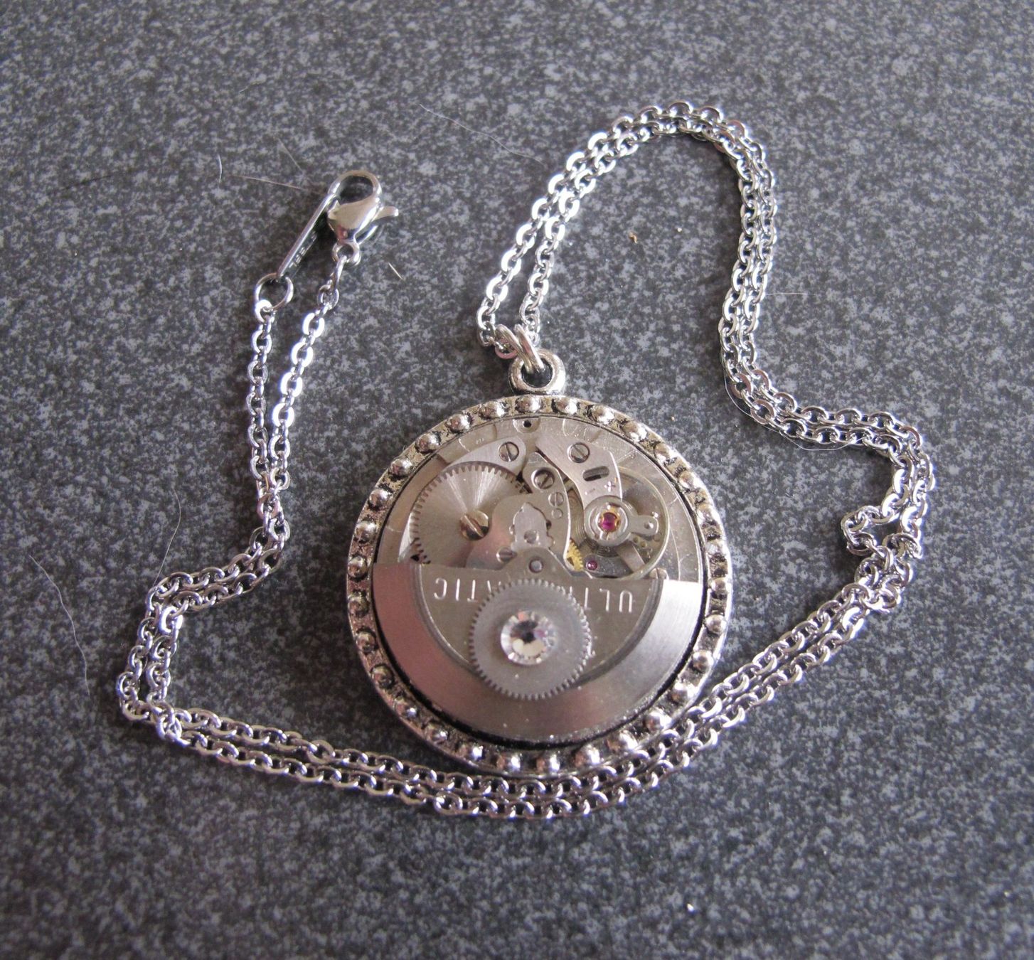 Ciondoli: Steampunk Kette mit Anhänger Uhrwerk – Nuovo (secondo la descrizione) da Schwanden GL venduto da UHRKNALL 1