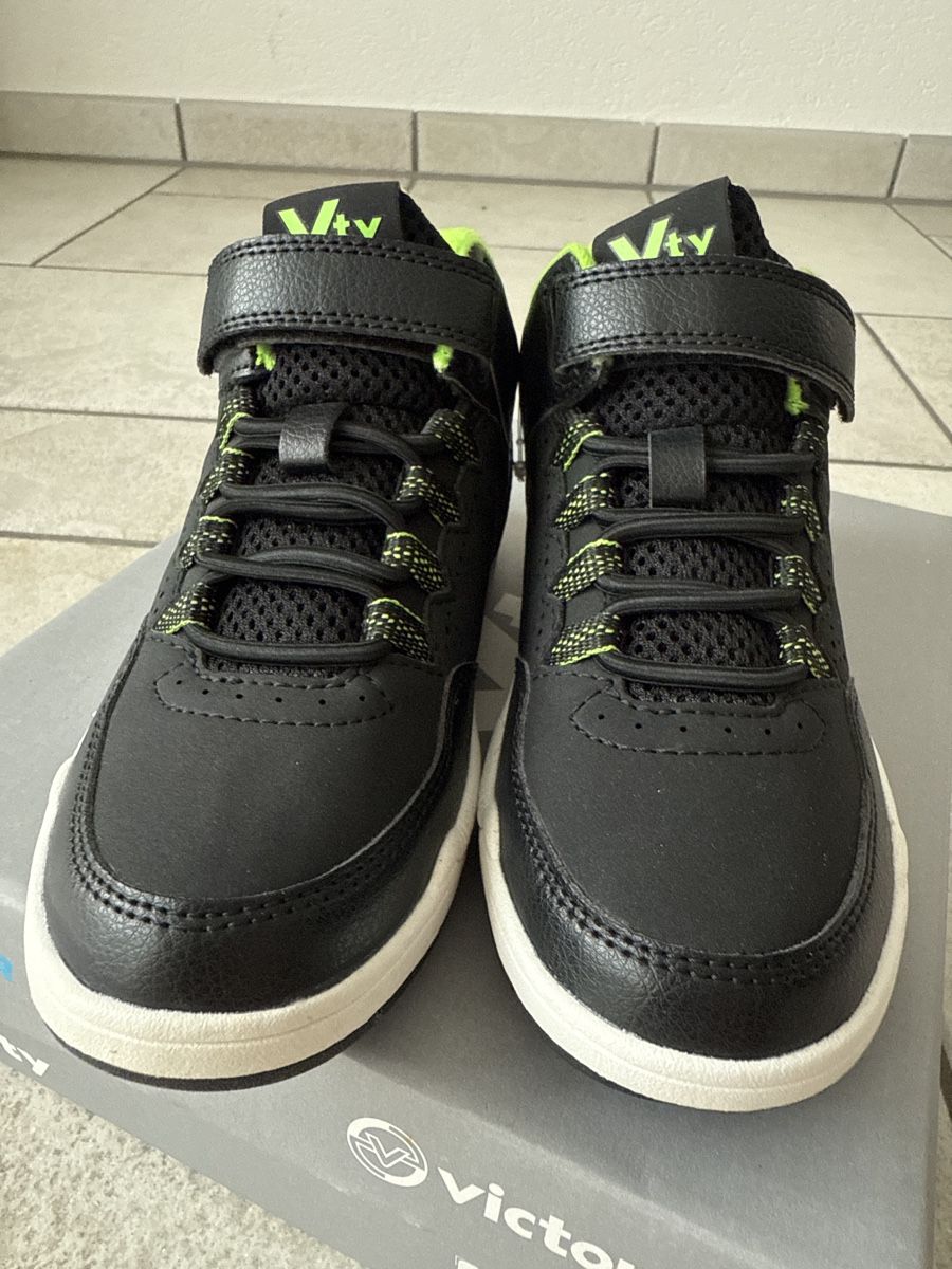 Victory Chaussures garçon: NEUE Winter Schuhe Gr.31 – Neuf avec emballage d'origine à Waltenschwil par lina-04 1