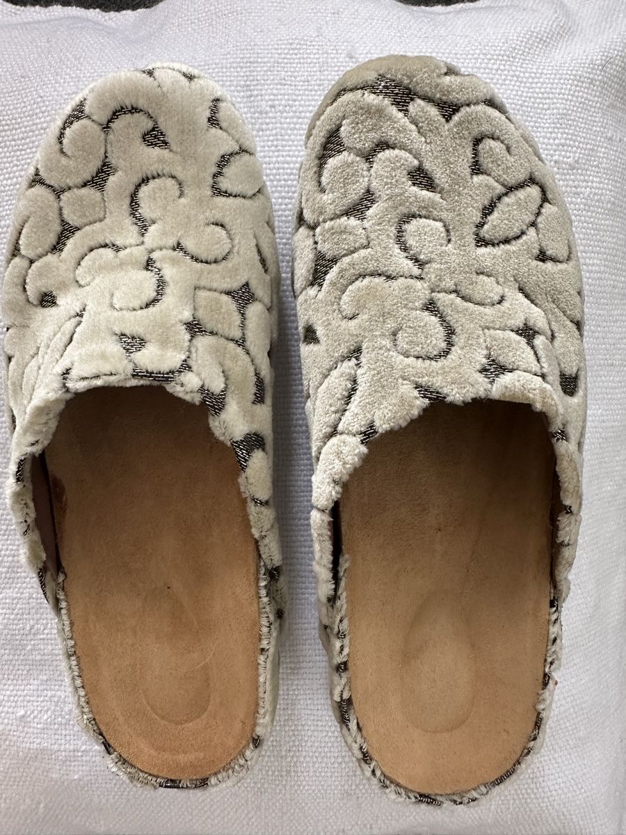Damenschuhe: Schuhe/ Halbschuhe/ Hausschuhe handgefertigt – Neu und originalverpackt aus Opfikon von Zentou