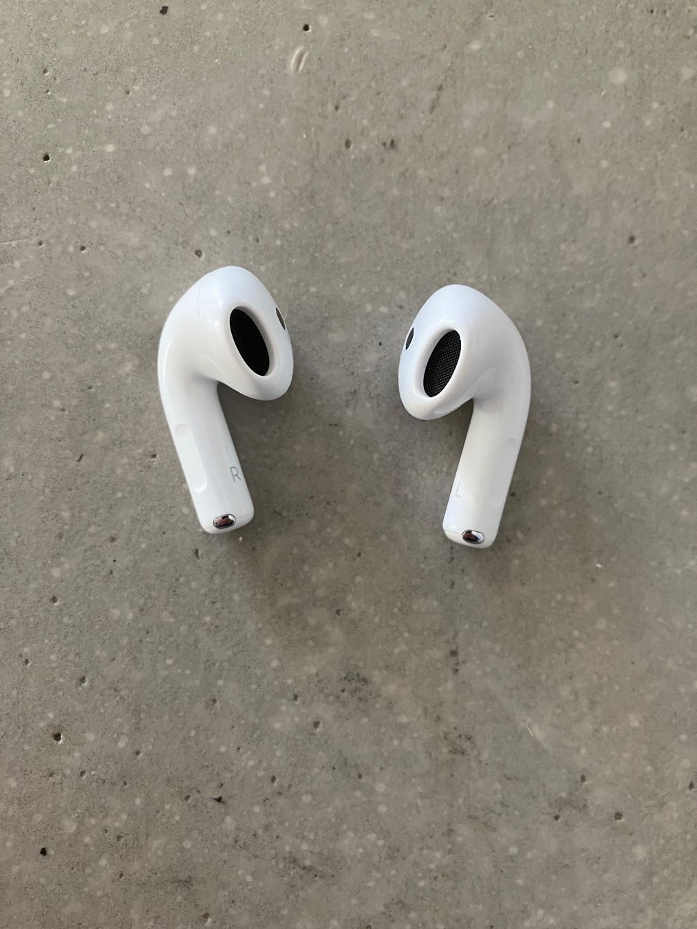 Apple Casques audio: APPLE Air Pods 4 – D'occasion à Lausanne par mr.v 4