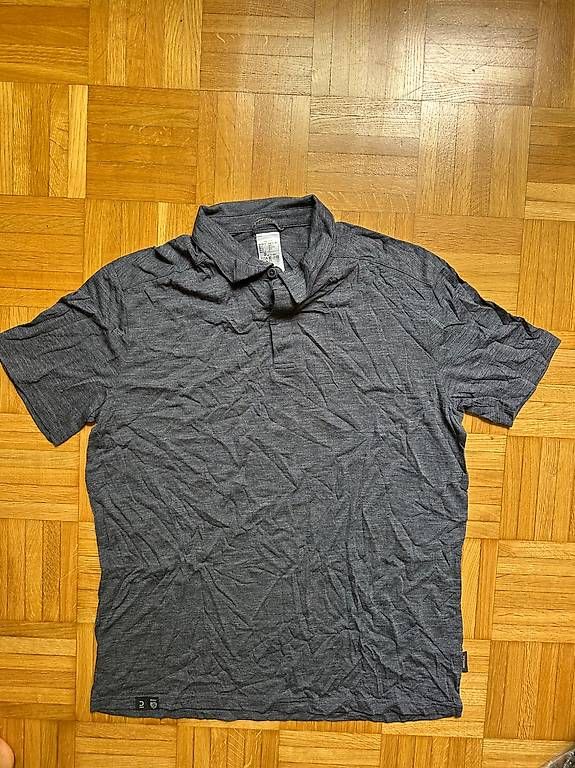 T-Shirts: New t-shirt – Gebraucht aus Zürich von abiiStore