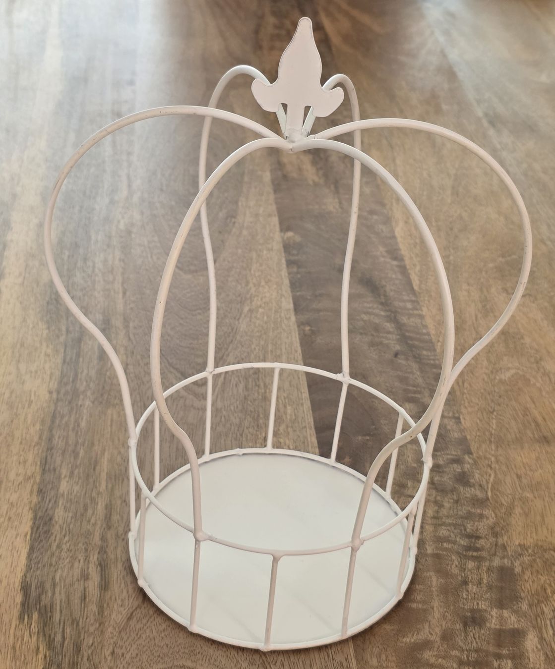 Tutte le decorazioni: Deko Krone weiss Metall  – Usato da Rheinsulz venduto da Gilea